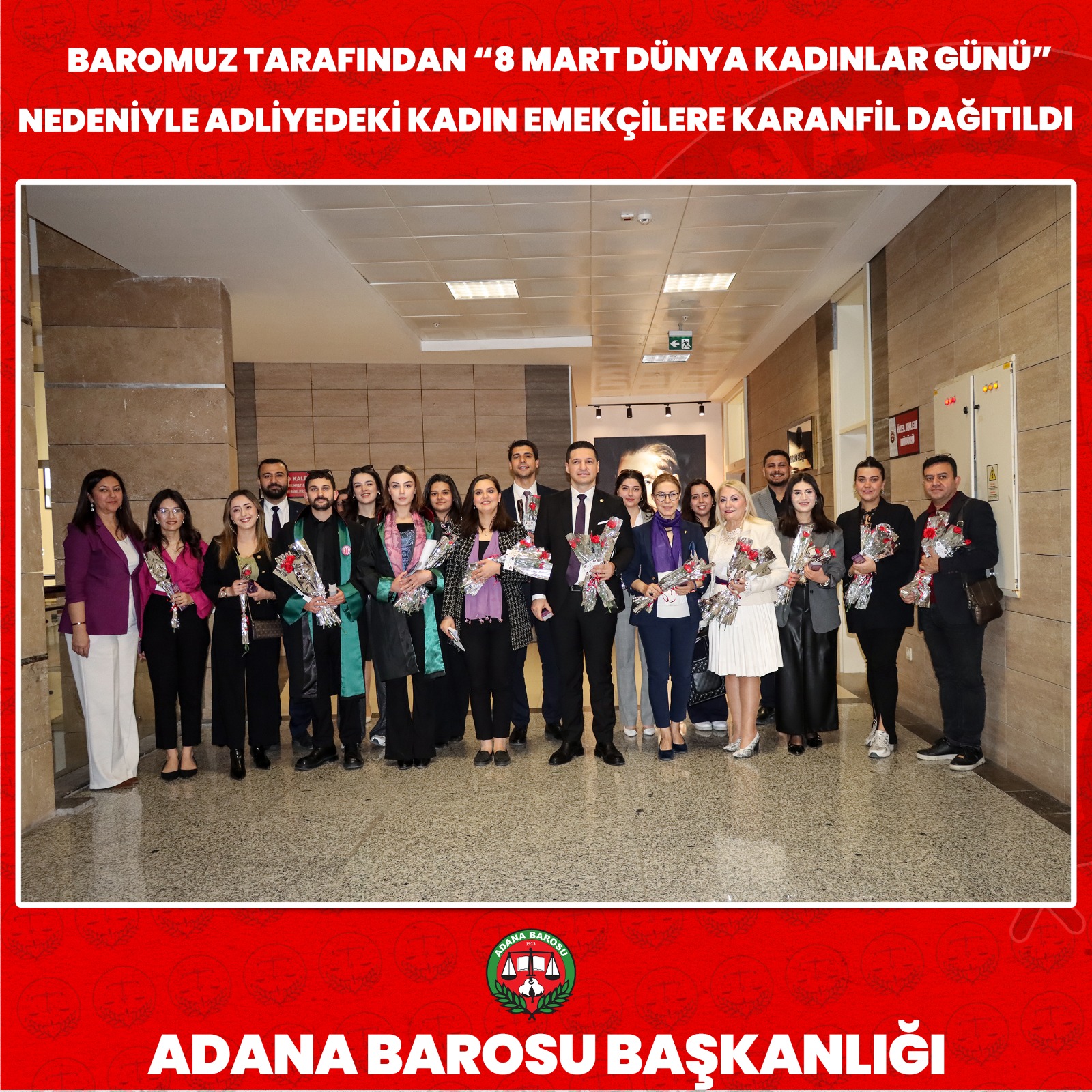 BAROMUZ TARAFINDAN “8 MART DÜNYA EMEKÇİ KADINLAR GÜNÜ” NEDENİYLE ADLİYEDEKİ KADIN EMEKÇİLERE KARANFİL DAĞITILDI